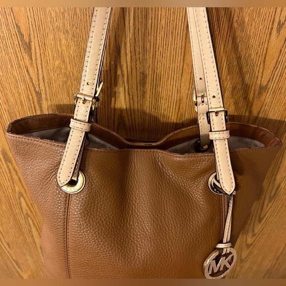 Michael Kors Two-Tone Pebbled Leather Jet-Set Carryall - Picture 4 of 12